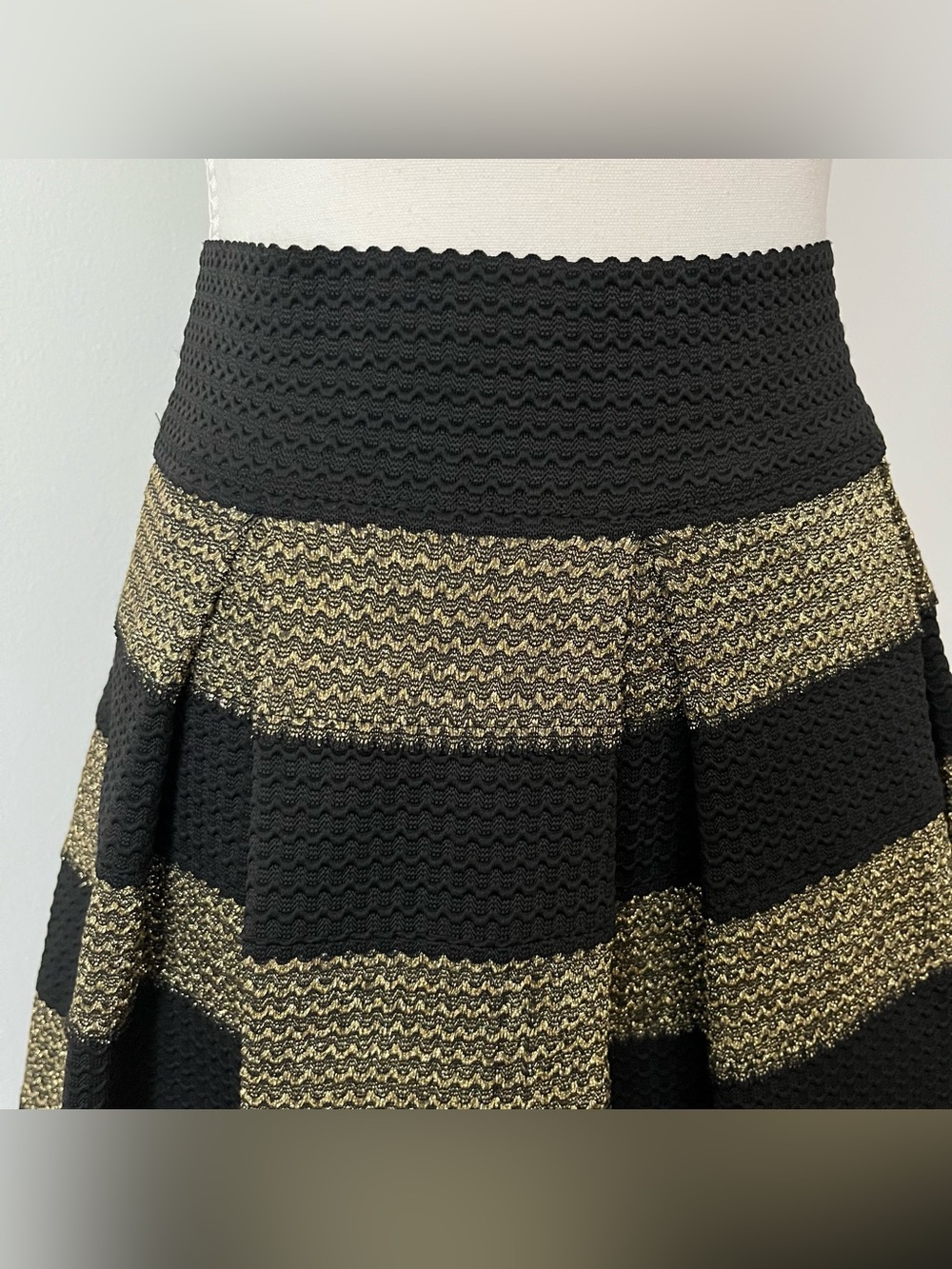 Xhilaration Pleated Skirt Black Gold Size M A-Line Formal Elegant Knee Length - Picture 3 of 6